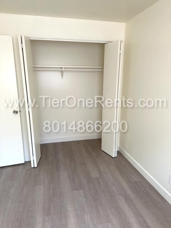 Building Photo - NO DEPOSIT option available for qualified renters!