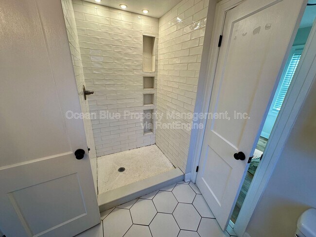 Building Photo - 4133 3rd Ave N