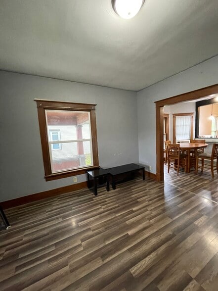 Building Photo - 1012 5th St