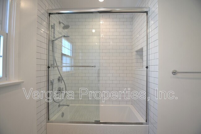 Building Photo - 6531 W 85th St