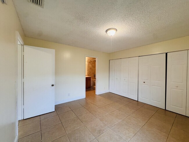 Building Photo - 7 Crossings Cir