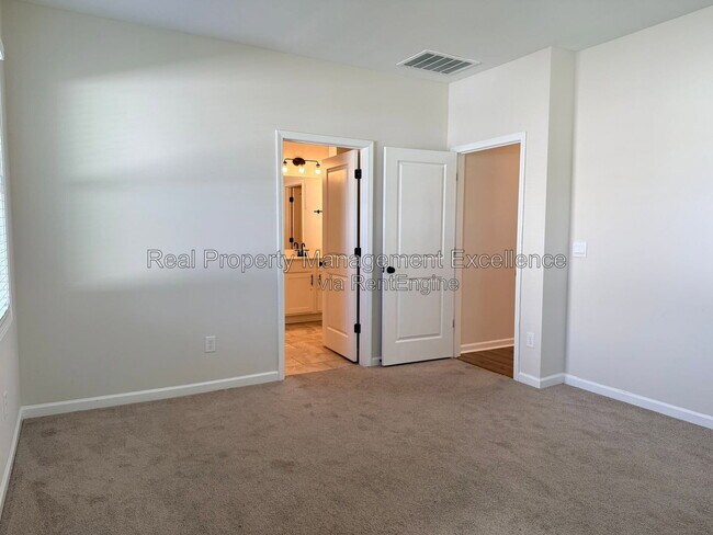 Building Photo - 101 Brody Pne Wy