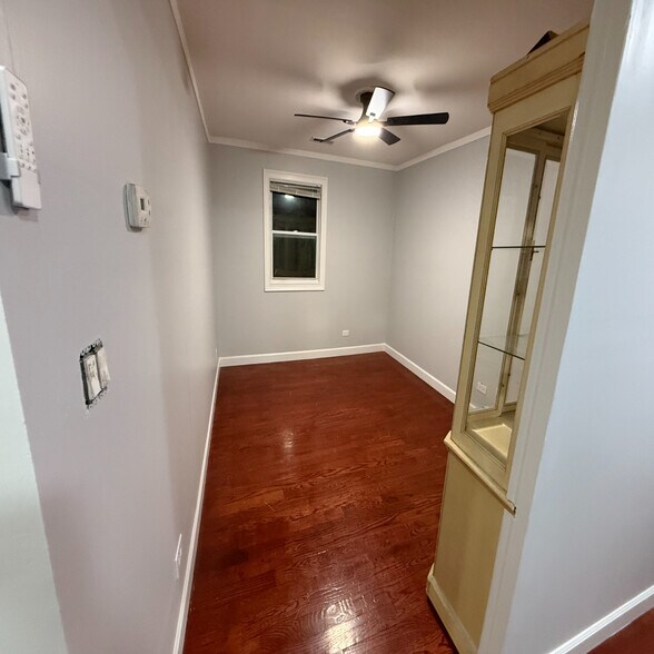 Building Photo - 5351 N Kimball Ave