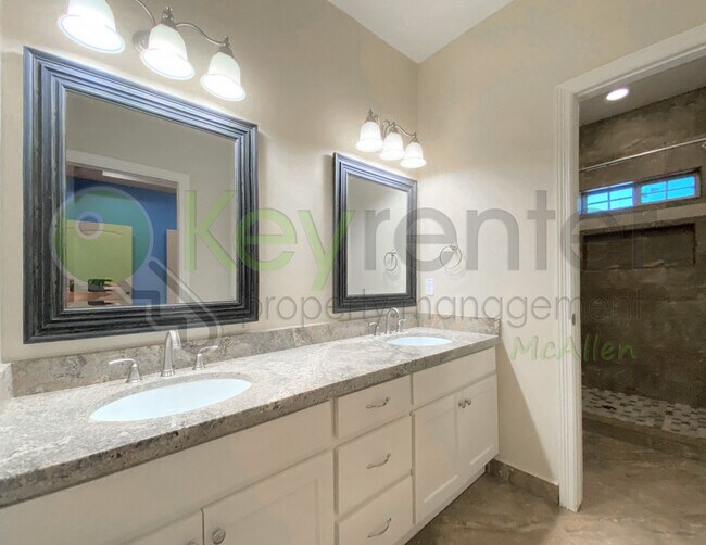 Building Photo - Beautiful 4 Bedroom- 3.5 Bathroom Home in Alamo, TX