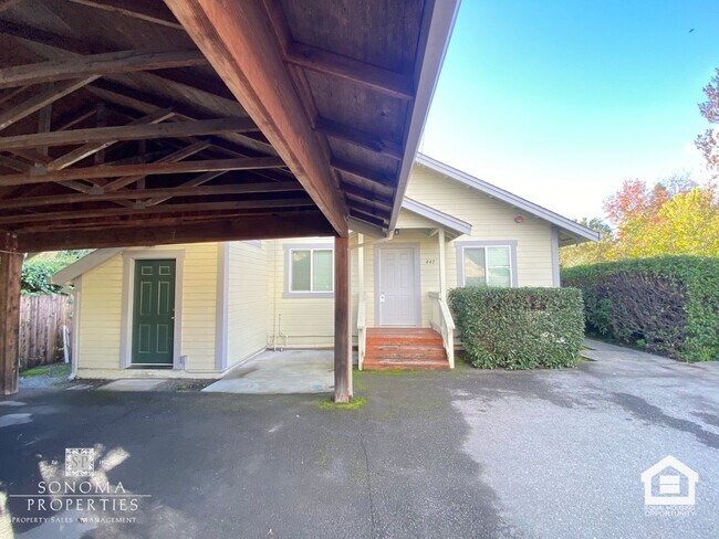 Building Photo - PRICE REDUCTION! 2BD/1BA Duplex In Downtown Sonoma!