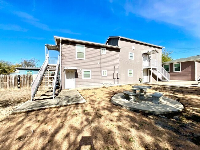 Building Photo - 319 S Olive St