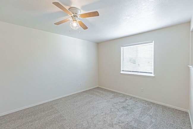 Building Photo - Updated 2-Bedroom Home with Garage and Fen...