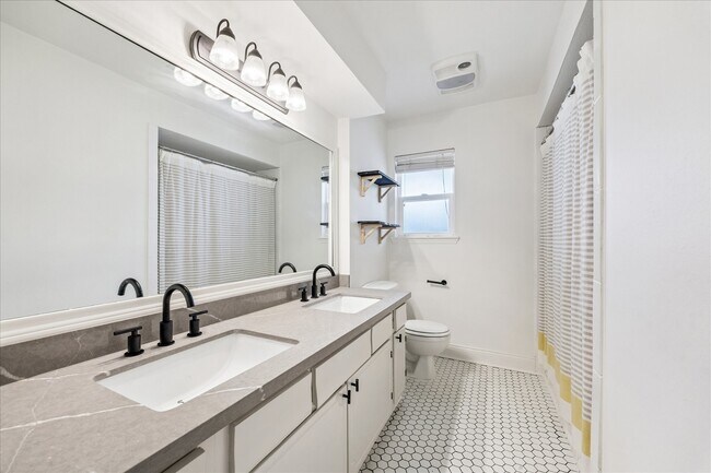 Building Photo - 2314 Eaglerock Dr