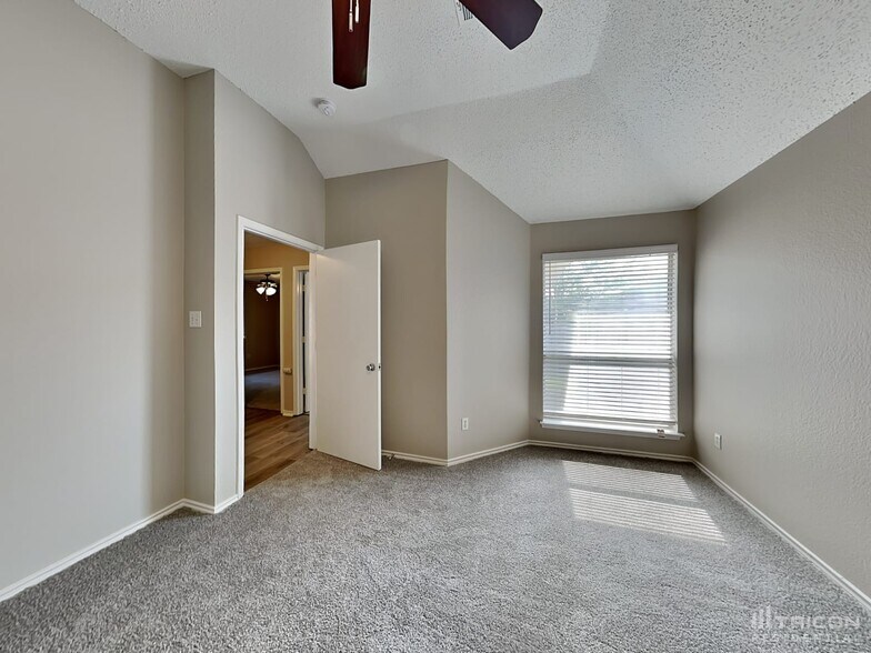 Building Photo - 5208 Wolverton Ct