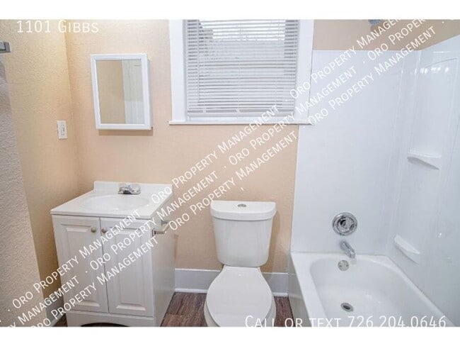 Building Photo - 1101 Gibbs-