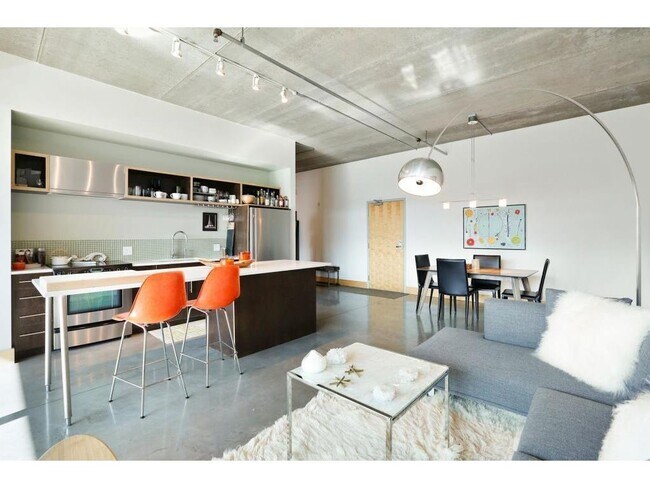 Building Photo - 345 6th Ave N