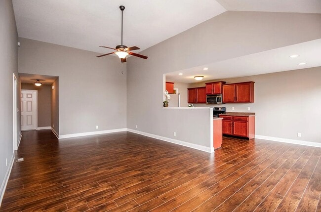 Building Photo - 3 Bedroom 2 Bathroom Home!