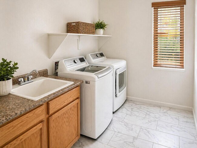 Building Photo - 8611 S 45th Glen