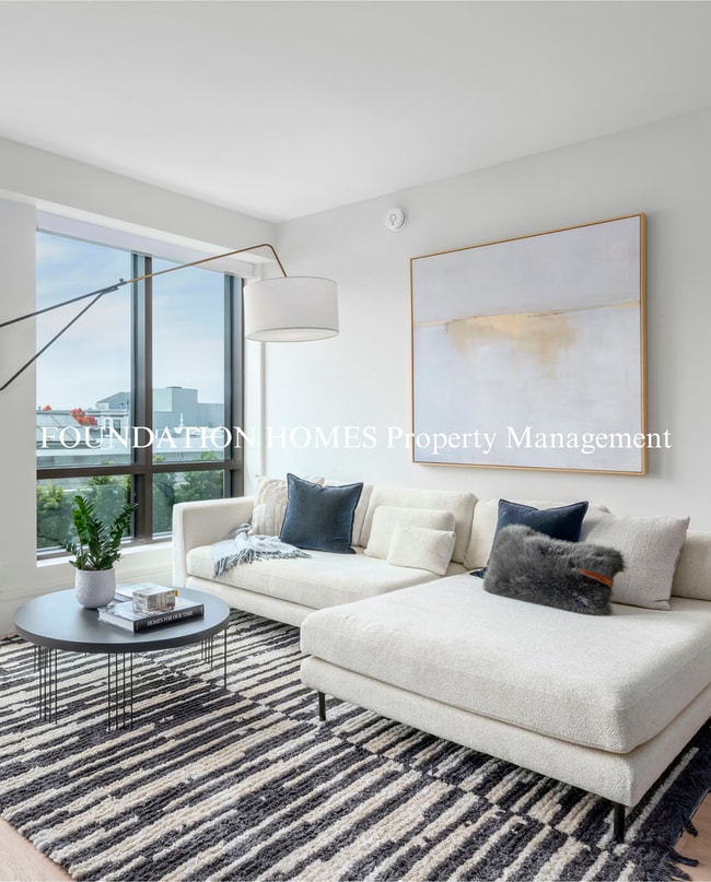 Building Photo - Luxury 2BD/2BA Condo at Union House!  Panoramic Views!  Doorman!  A/C!  FOUNDATION HOMES