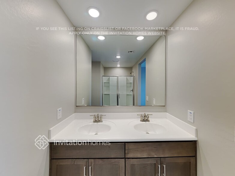 Building Photo - 40581 W Sunland Dr
