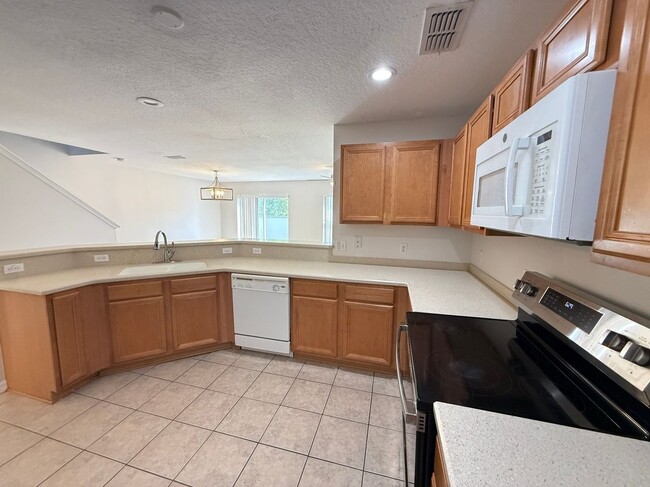 Building Photo - 2404 Hassonite St