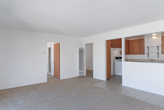 Building Photo - 137 Simi Ave