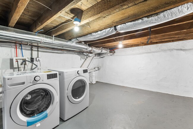 Building Photo - 2441 E Firth St