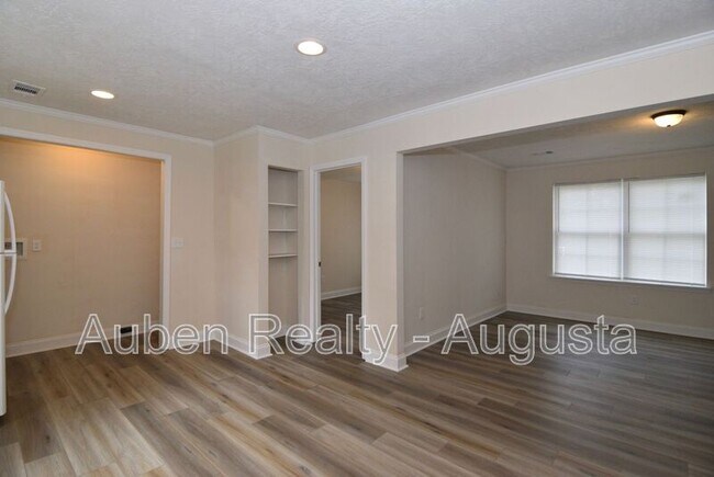 Building Photo - 1924 Roberson Rd