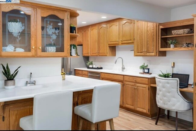 Building Photo - 725 Old Creek Rd