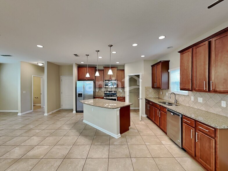 Building Photo - 332 Silver Glen Ave