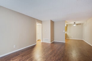 Building Photo - Brentwood Park Apartments