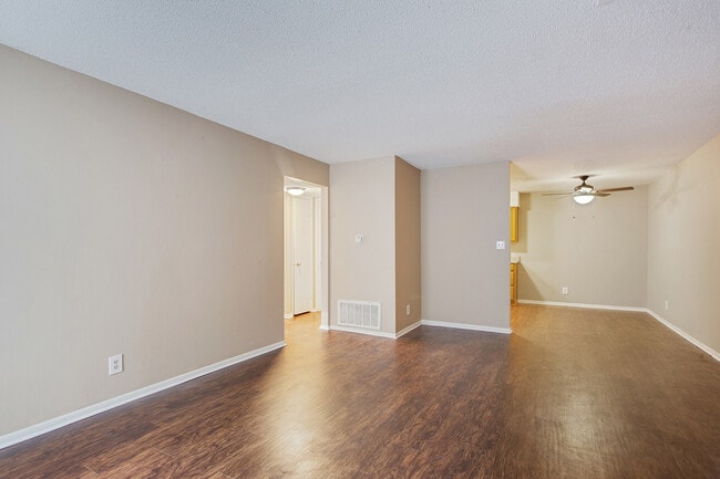 Building Photo - Brentwood Park Apartments