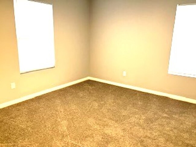 Building Photo - ***Spacious DREAM HOME w/Fresh Paint New A...