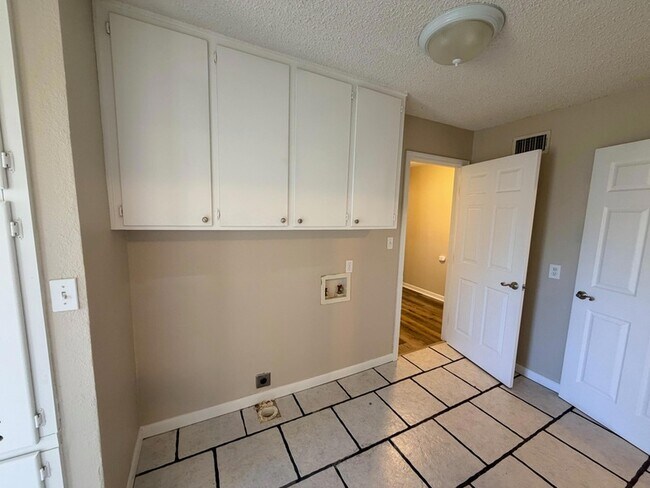 Building Photo - 4310 42nd St