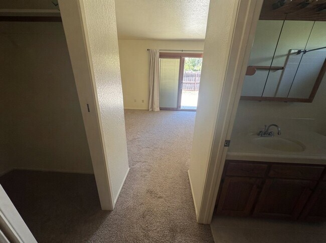 Building Photo - 398 Corrida Dr