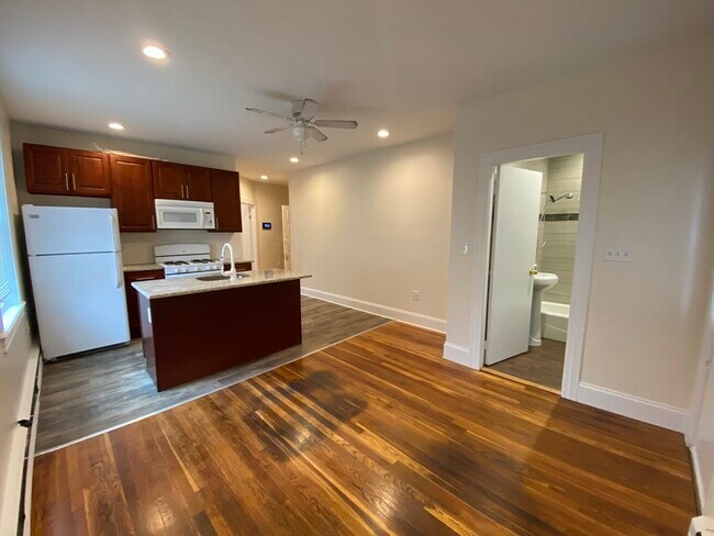 Building Photo - 90 Lyndhurst St