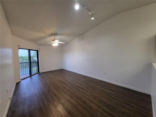 Building Photo - 9921 Nob Hill Pl