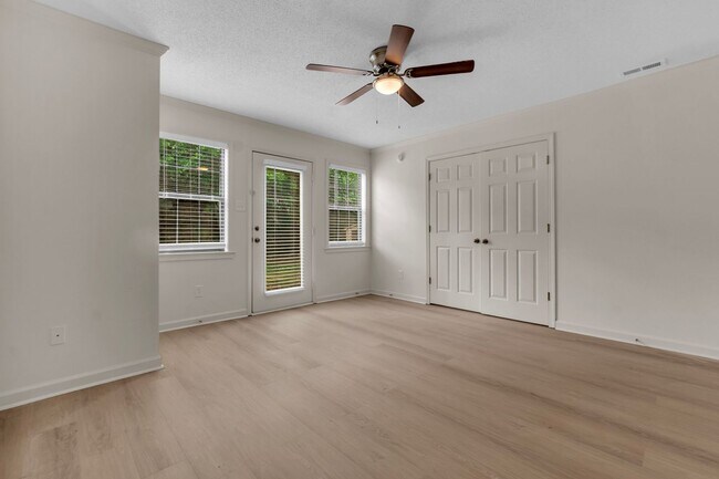 Building Photo - 6503 Evergreen Dr