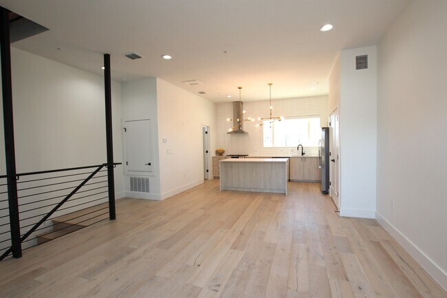 Building Photo - 203 Paschal St