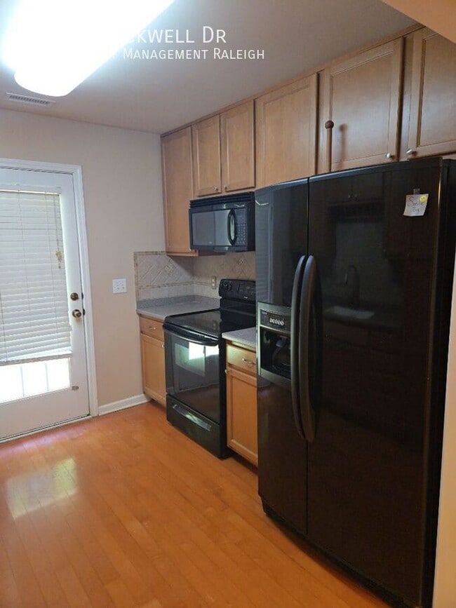 Building Photo - 10122 Blackwell Dr