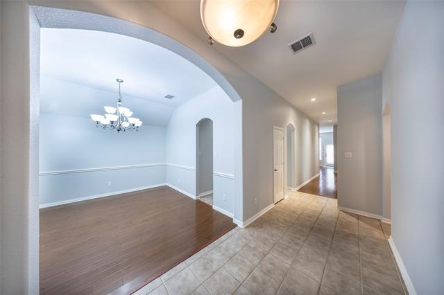 Building Photo - 2709 Lake Ridge Dr