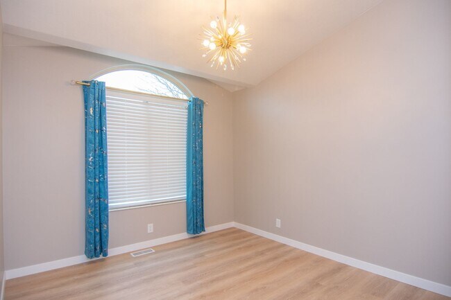 Building Photo - Bountiful Home w/ 2 Car Garage, EV Charger, & Updated Remodeling