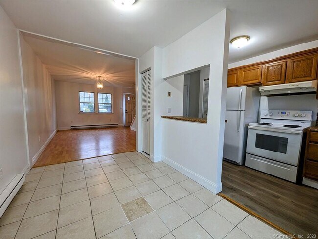 Building Photo - 10 Scuppo Rd