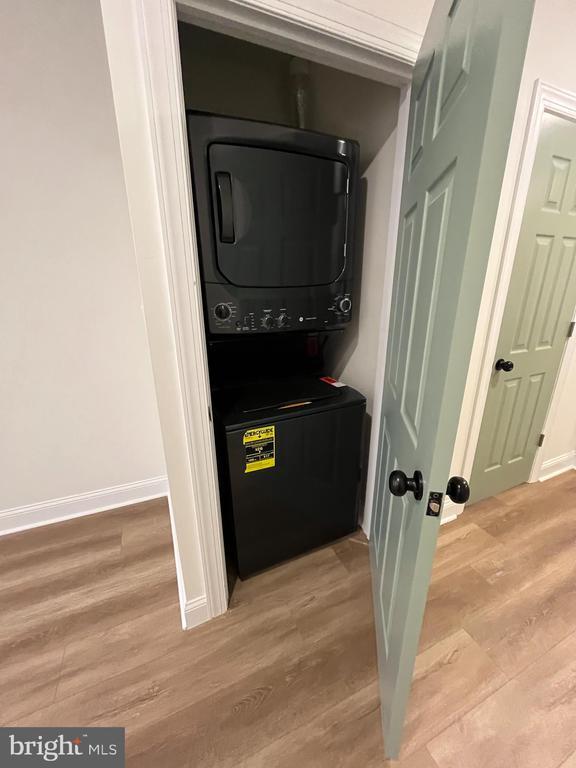 Building Photo - 533 S Salford St