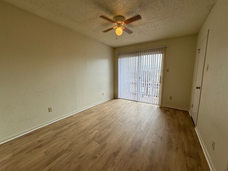 Building Photo - 3001 Lake Rd