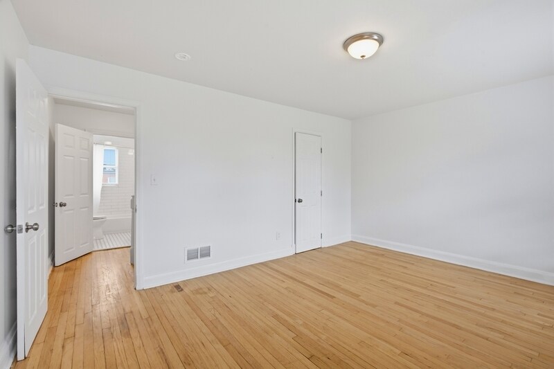 Building Photo - 3770 Ravenwood Ave