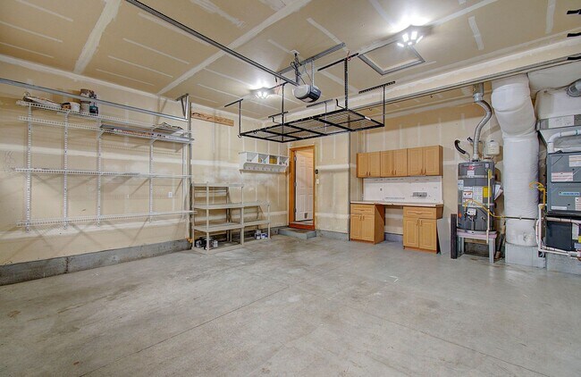 Building Photo - Large 2 Story 4bd 2.5ba Home in Vancouver