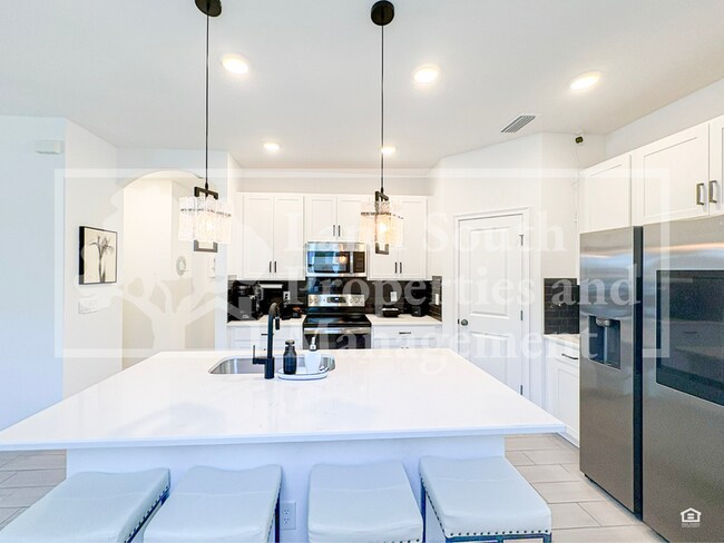 Building Photo - 6720 Great Bear Dr