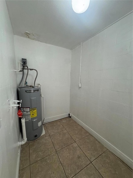 Building Photo - 930 Emerald Dr