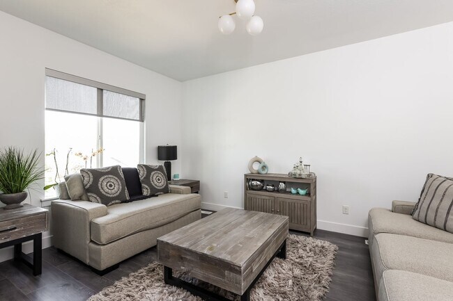 Building Photo - 5 Bedroom/4 Bathroom Lehi