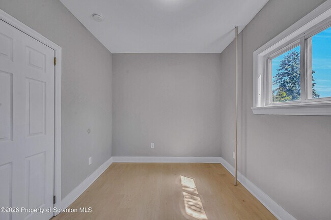 Building Photo - 958 Ridge Ave