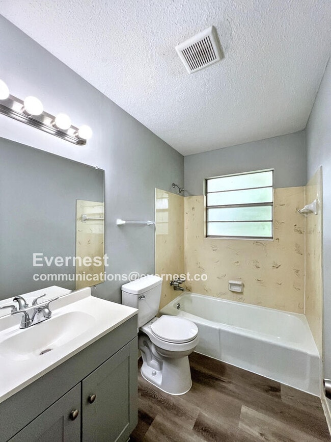 Building Photo - 8287 Farmington Dr E