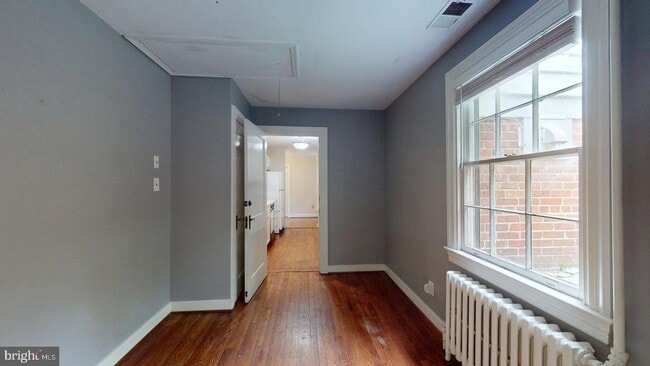 Building Photo - 15 E Custis Ave