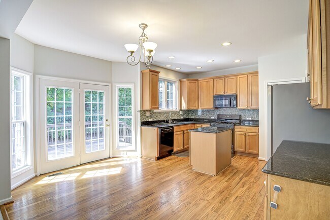 Building Photo - 2103 Templeton Gap Dr