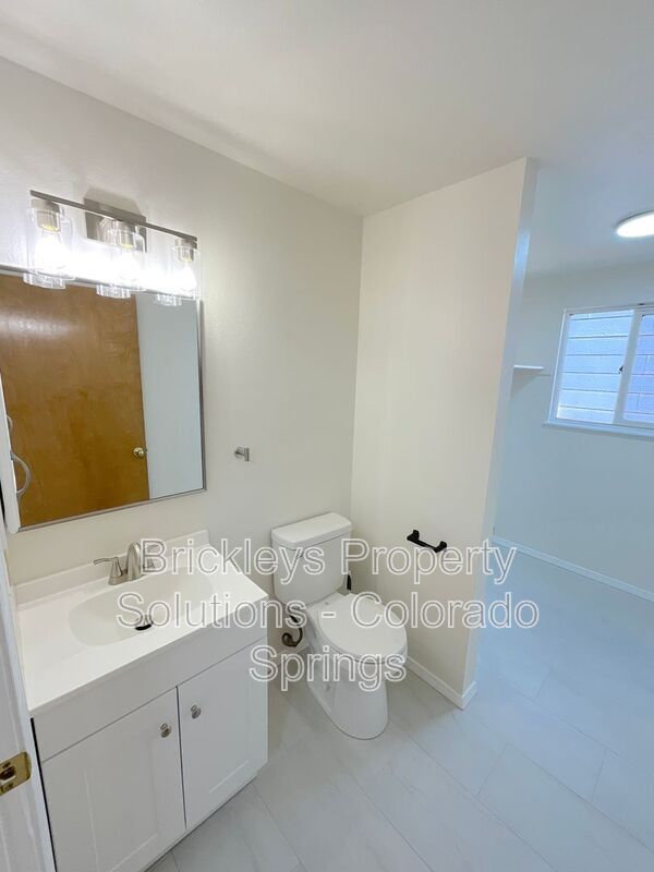 Building Photo - 7993 Scarborough Dr